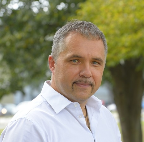 edvard-kadic-ona-on-zmenki-zasebni-stiki